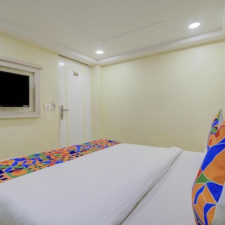 Hotel Kaushal Palace Ню Делхи Екстериор снимка