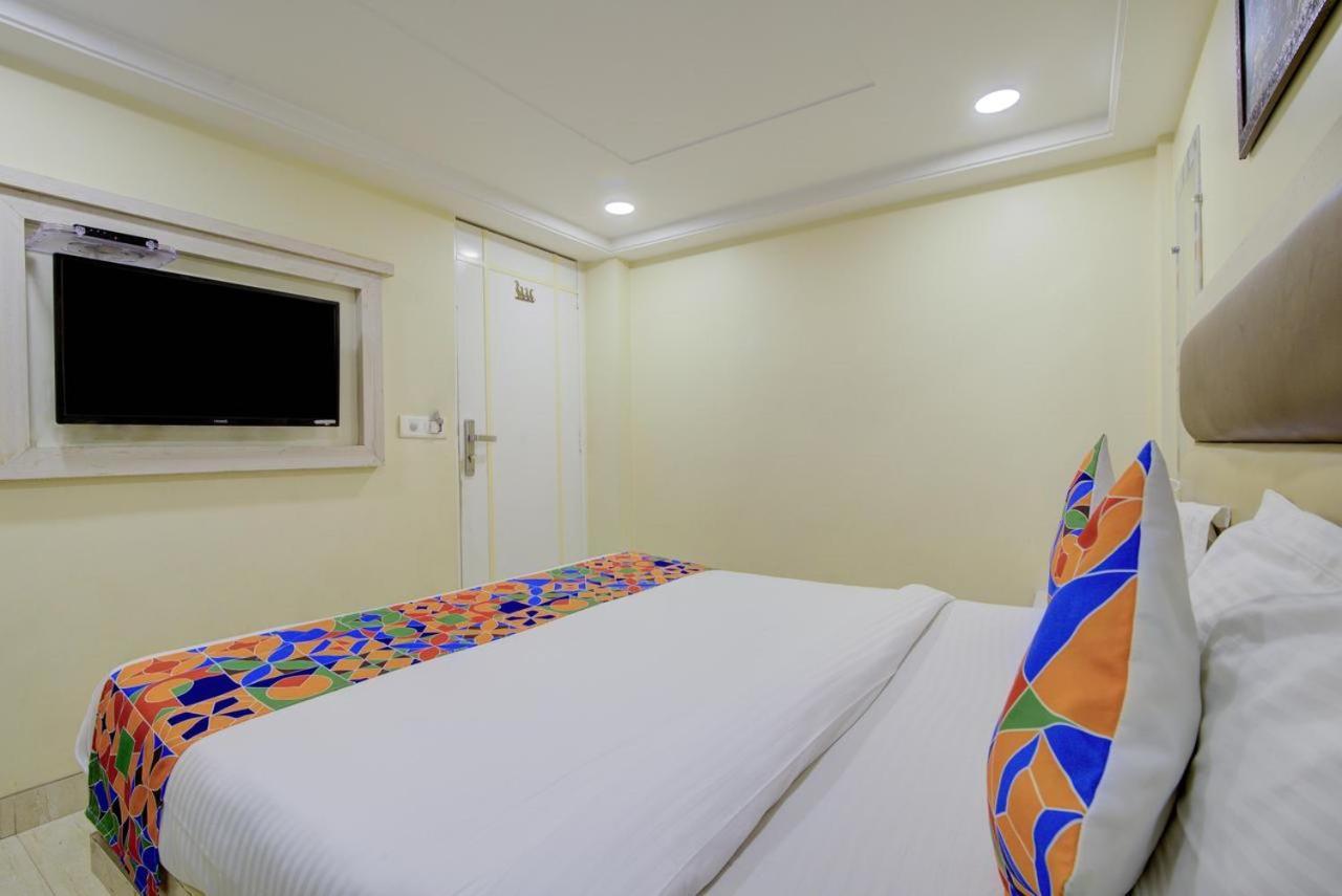 Hotel Kaushal Palace Ню Делхи Екстериор снимка